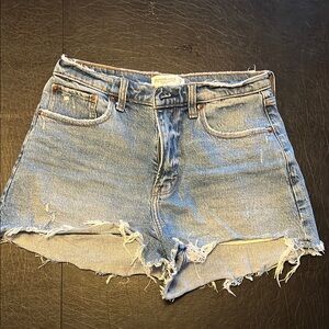 Abercrombie curve love 90s relaxed cutoff short high rise